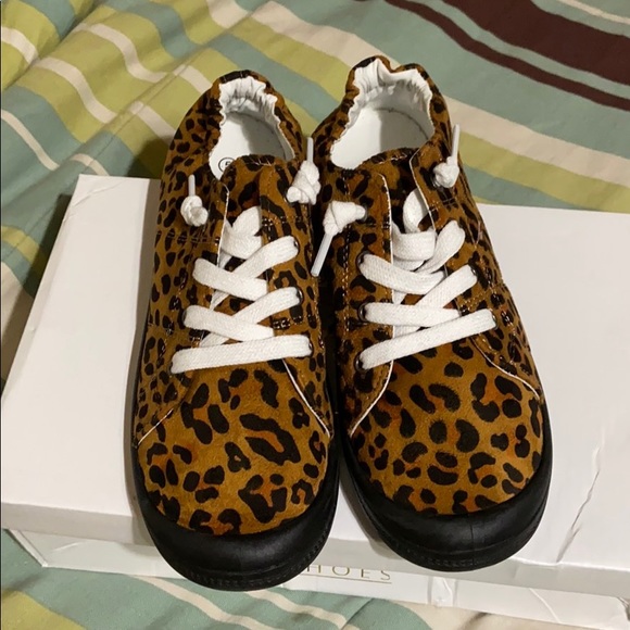 Slip-On Leopard Tennis Shoes. NWT! - Picture 6 of 6